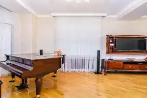 Central luxuries spacious appartment in Nizami street Torgovi Apartments, Baku