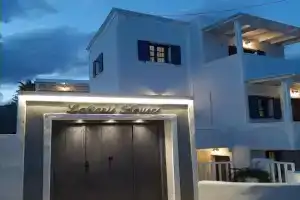 Lefteris Houses, Karterados