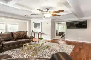 The Manor l 5-Bedrooms A Location Sleeps 12, Atlanta