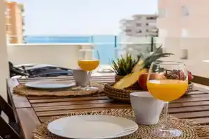 Sur Suites del Sol Apartamento 3 hab y 2 wc con gran terraza y piscina a pasos de la playa, Mijas