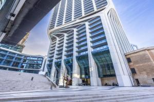 Exquisite Residence in Mercury Towers Apartments, Pembroke