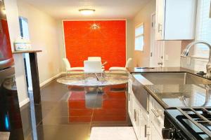 Chic Victorian Oasis - Heart Apartments, Oakland