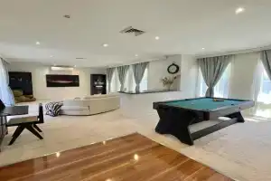 Brighton Blissful - Family Poolside Villa Pool Spa Sauna, Melbourne