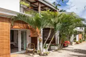 Cosy & Stylish Cottage - Central, Tamarin