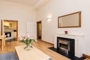 Cozy Apartment Steps from Everything - Heart of, Dublin