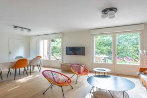 Charming house with garden in residence with pool, Deauville