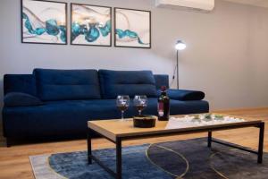 BlueBox Apartman, Eger