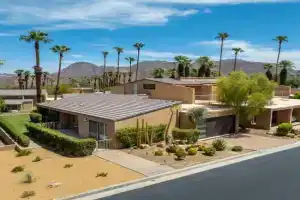 Desert Flower- Country Club Condo Pool & Spa Guest house, Palm Desert
