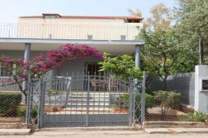 Lia Beach house near airport, Artemida