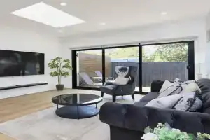 Preston Lux House 5 bed 5 bath, Melbourne