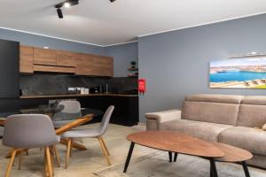 Modern 1BR Maisonette with Back Yard - Close to Manoel Island Saint Julians & Tigne Shopping Mall Guest house, Sliema