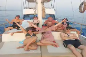 Vip boat Hotel, Side