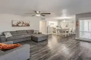 Walk to AT&T stadium, KING BED! Close 2 Everything Apartments, Arlington