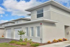 Hideaway at Hidden Palms Cove Guest house, Cape Coral