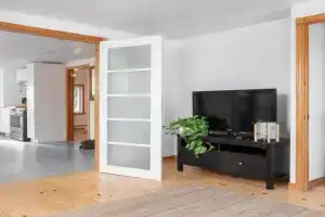Bright and Lofty 2BR in Apartments, Ottawa