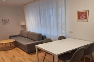 Central apartment with terrace and parking space, Linz