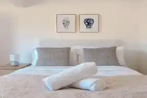 Comfy unit near Garden City Westfield Street Parking Apartments, Brisbane