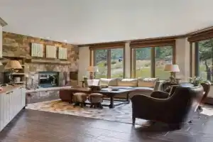 Highlands Slopeside 212 by East West Hospitality Apartments, Beaver Creek
