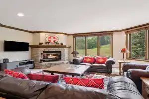 Highlands Slopeside 213 by East West Hospitality Apartments, Beaver Creek