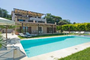 Villa Orsalia – Family Villa with Billiard, Adelianos Kampos