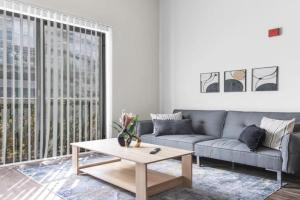 Urban Chic meets Comfort 2BR with Pool Guest house, Birmingham