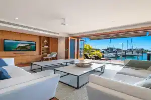 Airlie Beach Marina-Front Luxury at 10 The Cove Guest house, Airlie Beach