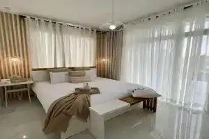 Apt - Sleeps 4 - Balcony - Pool - Parking Apartments, Pereybere