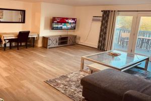 Executive upper floor apartment 10, Fairbanks