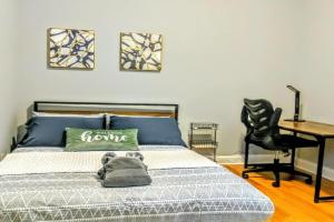 Fully furnished bedroom near medical district and UIC, Chicago