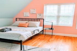Spacious Room by Medical District & UIC, Chicago