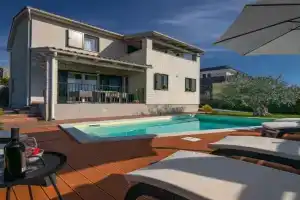 Villa Laura near Pula for 8 people - pet friendly with children playground, Krnica