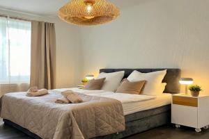 Stuttgart Zentrum - Hölderlinplatz - 80qm - EG Apartments, Stuttgart
