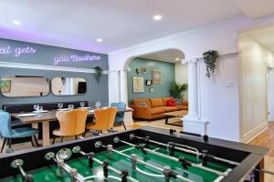 MTLVacationRentals- Le Clebard Apartments, Laval