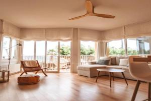 SeaHomes Vacations - Seafront Brand New Apt with PKG Apartments, Blanes