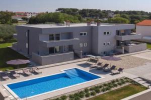 Villa Grande T&D for 14 people near with sauna, fitness & heated pool, Pula