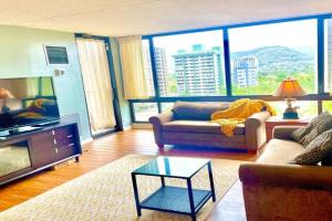 Large 1 bedroom & parking views WSUN1001, Honolulu