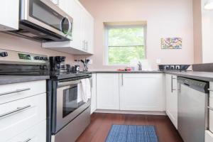 Walk to Acrisure - Parking - Location - GroupStay Apartments, Pittsburgh