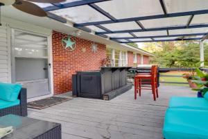 Valdosta Home Bar, BBQ, Fire Pit and More! Guest house, Valdosta