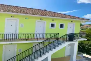 Mary Studios, Laganas
