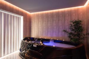 The Pinnacle 3 - 2BED w indoor jacuzzi! by Homely, Mellieha