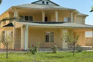 Spacious Yellow Villa with garden - up to 8 guests, Gabala