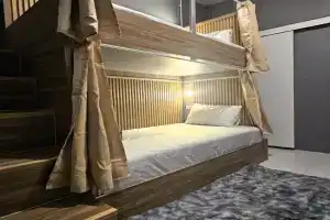 Neighbor Hostel, Haad Rin