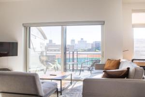 Modern Studio Apt with Rooftop, Gym, and Parking, Milwaukee