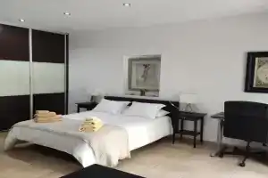 Alojamiento independiente de invitados el Olivo Guest house, Cornella de Llobregat