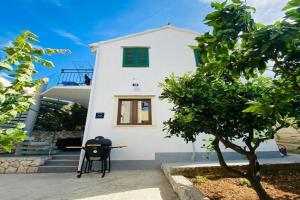 Apartment Daria, Postira