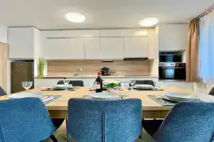 Silver Lux Apartman, Sarvar
