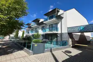 Berill Crystal Apartman, Sarvar