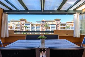 Los Albatros PLUS by Ĥ - Playa de los Haraganes HAHB140P27 Apartments, Isla de Canela