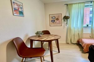 5 minute walk to LEGO house - n3 - studio room with private bathroom, Billund