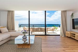 Luxury Ocean Views 2BR House - Private Parking, Arrecife